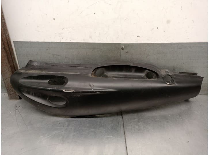 Recambio de embellecedor para suzuki ay ay 50 w katana referencia OEM IAM 4721135E00 4721135E00NE2