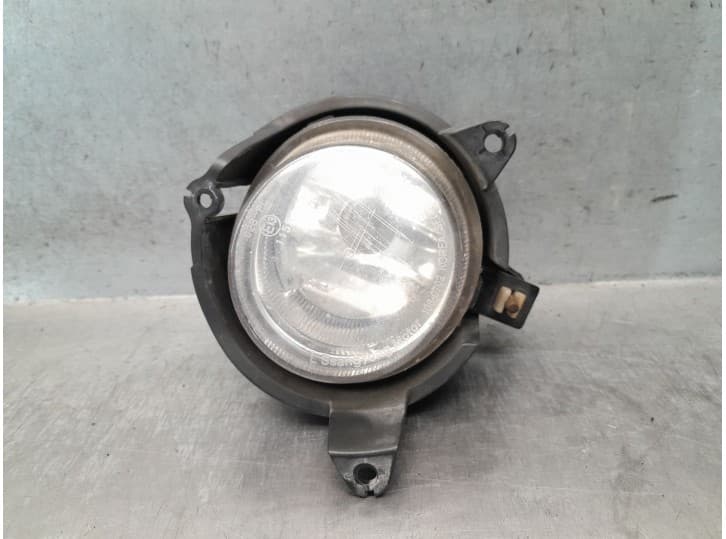Recambio de faro antiniebla derecho para ssangyong actyon i 2.0 xdi referencia OEM IAM 8320121001 8320121001