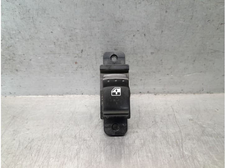 Recambio de mando elevalunas trasero derecho para ssangyong actyon i 2.0 xdi referencia OEM IAM 8584009010 8584009010