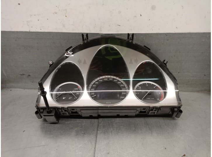 Recambio de cuadro instrumentos para mercedes-benz clase c (w204) c 200 cdi (204.001) referencia OEM IAM A2049003802 A2049004108