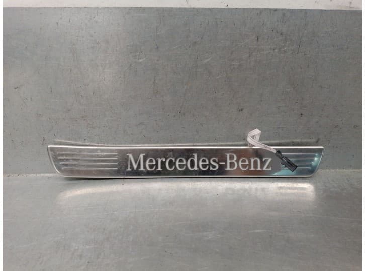 Recambio de embellecedor para mercedes-benz gle (v167) gle 300 d eq boost 4-matic (167.119, 167.109) referencia OEM IAM A1676861