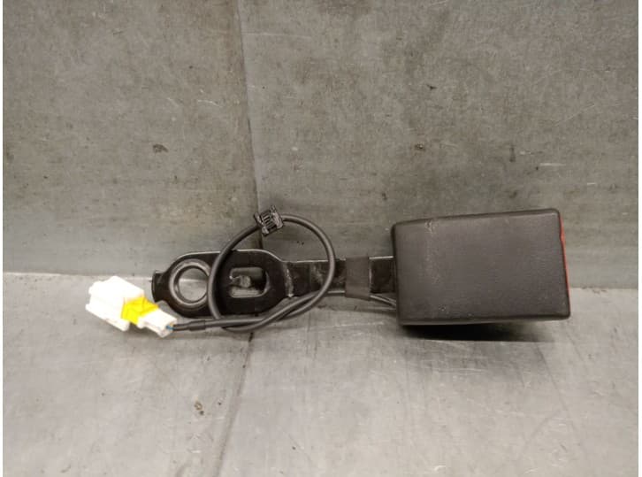 Recambio de enganche cinturon delantero derecho para opel vivaro c furgoneta (k0) 2.0 referencia OEM IAM 98083807XT 98083807XT
