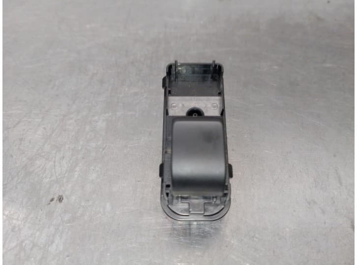 Recambio de mando elevalunas trasero izquierdo para mazda 3 (bm, bn) 2.2 d referencia OEM IAM KD3566370 KD3566370
