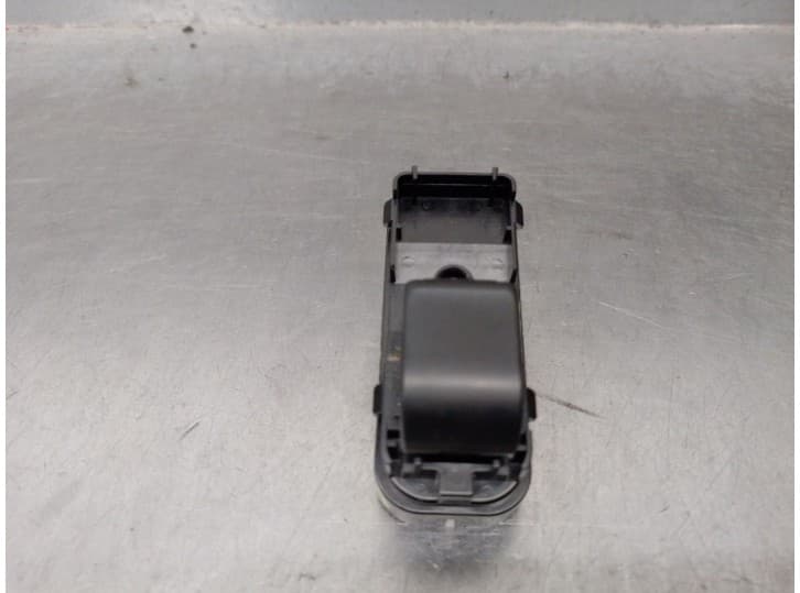 Recambio de mando elevalunas delantero derecho para mazda 3 (bm, bn) 2.2 d referencia OEM IAM KD3566370 KD3566370