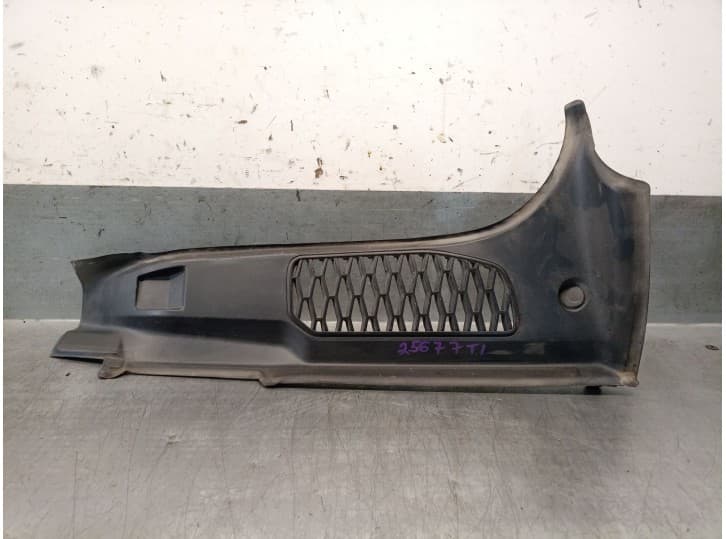 Recambio de moldura para land rover discovery v (l462) 2.0 sd4 4x4 referencia OEM IAM HY3244249AD LR082949