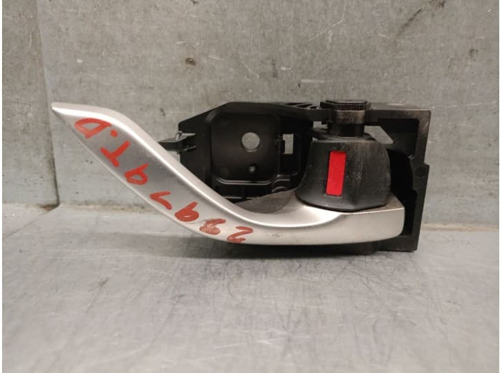 Recambio de maneta interior trasera derecha para mazda 3 (bm, bn) 2.2 d referencia OEM IAM BHN958330B BHN958330B