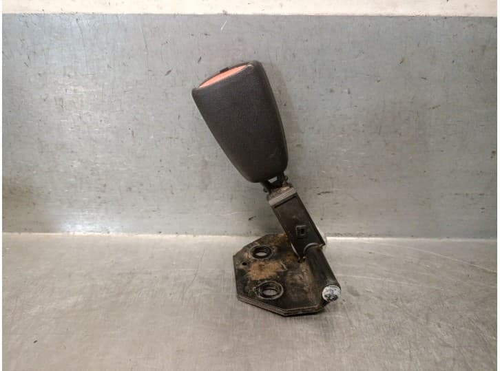 Recambio de enganche cinturon trasero izquierdo para mitsubishi carisma (da_) 1.9 di-d (da5a) referencia OEM IAM 312121