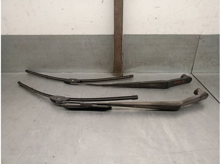Recambio de brazo limpia delantero derecho para mazda mpv ii (lw) 2.0 (lwew) referencia OEM IAM LC6367321A LC6467321A