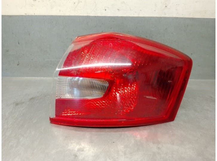 Recambio de piloto trasero derecho para ford kuga ii (dm2) 2.0 tdci referencia OEM IAM 8V4113404AH 1710611 167098