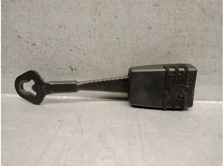Recambio de enganche cinturon delantero derecho para seat exeo (3r2) 2.0 tdi referencia OEM IAM 3R0857755A 3R0857755A