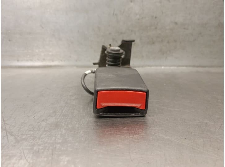 Recambio de enganche cinturon trasero izquierdo para infiniti qx30 2.2 d awd referencia OEM IAM A1768600369 888435DA0A
