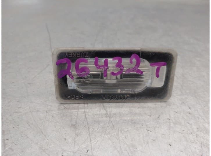 Recambio de piloto matricula para toyota corolla sedán (_e21_) 1.8 vvti hybrid (zwe211, mzea12) referencia OEM IAM 8127002240 81