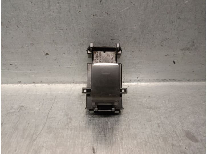 Recambio de mando elevalunas delantero derecho para toyota corolla sedán (_e21_) 1.8 vvti hybrid (zwe211, mzea12) referencia OEM