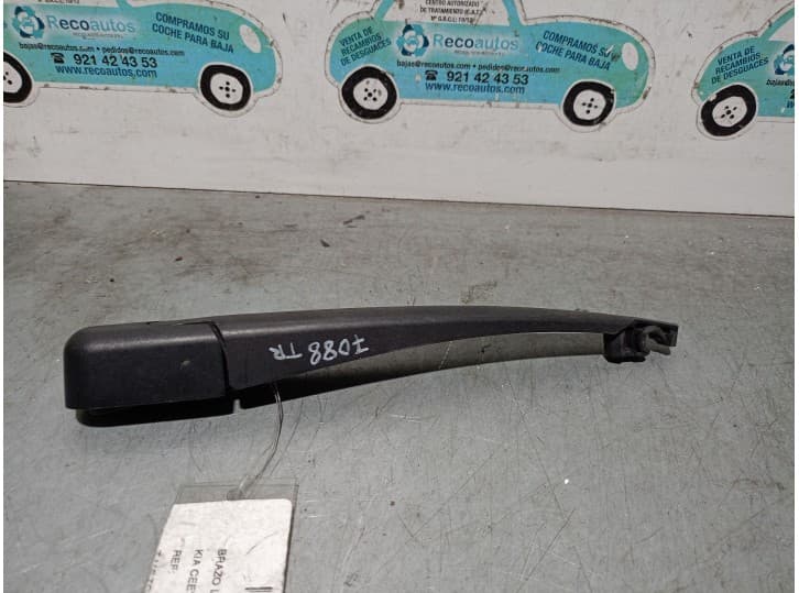 Recambio de brazo limpia trasero para kia cee'd hatchback (ed) 1.6 crdi 90 referencia OEM IAM 988111H000