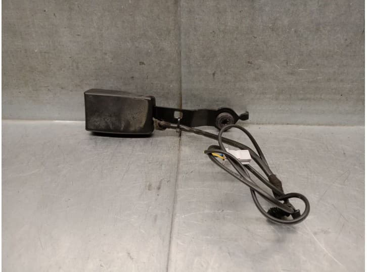 Recambio de enganche cinturon delantero derecho para opel combo furgón/monospace (x12) 1.3 cdti (b05) referencia OEM IAM 7354845