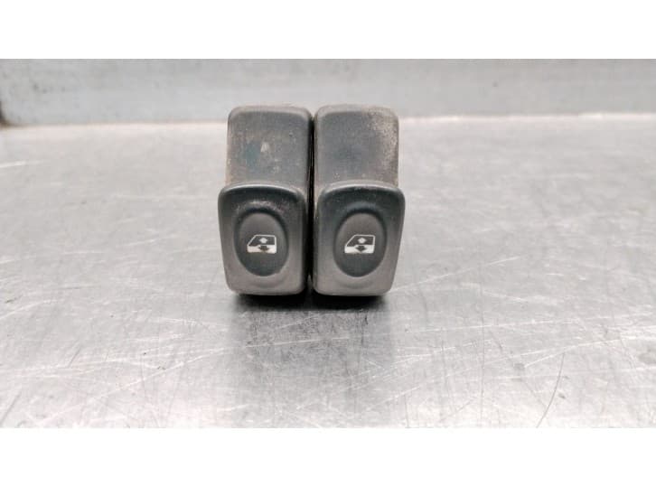 Recambio de mando elevalunas delantero izquierdo para renault megane i (ba0/1_) 1.6 e (ba0f, ba0s) referencia OEM IAM 7700838099