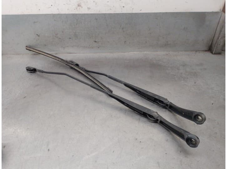 Recambio de brazo limpia delantero derecho para renault express furgón/monospace 1.5 blue dci 95 (f6ab) referencia OEM IAM 28886
