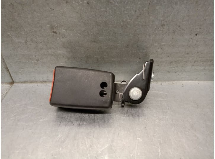 Recambio de enganche cinturon trasero izquierdo para ford fiesta vi (cb1, ccn) 1.5 tdci referencia OEM IAM 8V51A611B68BL 1814667