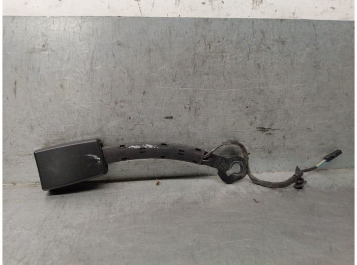 Recambio de enganche cinturon delantero izquierdo para volkswagen golf vii variant (ba5, bv5) 1.6 referencia OEM IAM 5G4857755B