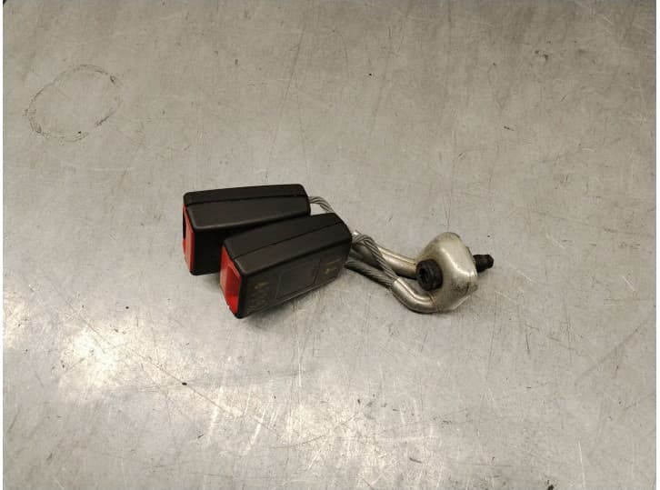 Recambio de enganche cinturon trasero izquierdo para volkswagen passat b7 (362) 2.0 tdi referencia OEM IAM 3AA857739B 3AA857739A