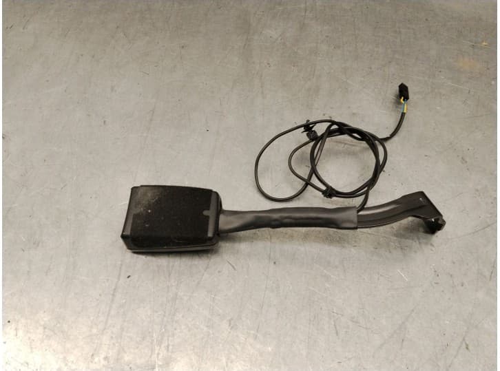 Recambio de enganche cinturon delantero izquierdo para volkswagen passat b7 (362) 2.0 tdi referencia OEM IAM 3AA857755C 3AA85775