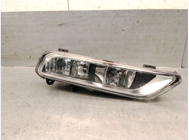 Recambio de faro antiniebla derecho para volkswagen passat b7 (362) 2.0 tdi referencia OEM IAM 3AA941662F 3AA941662F