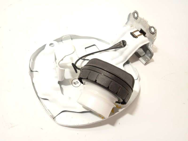Recambio de tapa exterior combustible para toyota yaris cross 1.5 hybrid (mxpj10l) referencia OEM IAM 7730012020 - Blanco