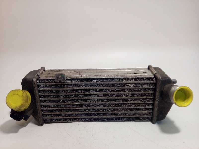 Recambio de intercooler para kia soul 1.6 crdi cat referencia OEM IAM 282712A700 - Blanco