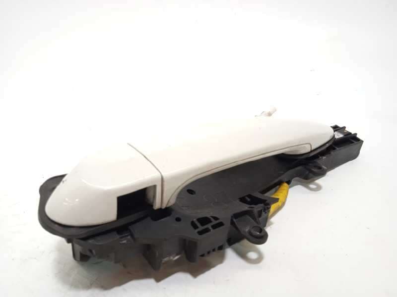 Recambio de maneta exterior delantera derecha para bmw serie 1 coupe (e82) 118d referencia OEM IAM 51217207552 - Blanco
