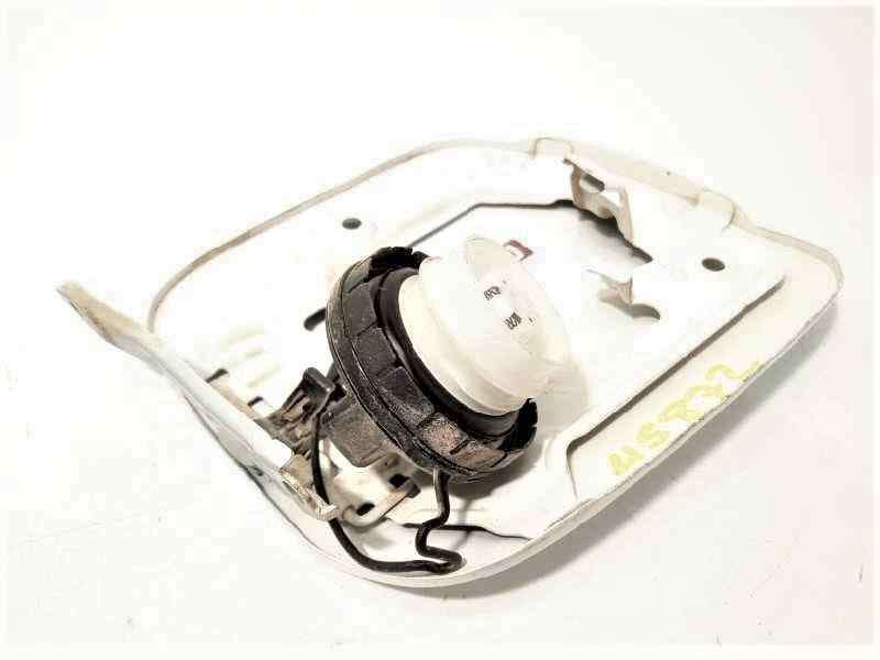Recambio de tapa exterior combustible para toyota land cruiser (j15) 2.8 cat referencia OEM IAM 7730052030 - Blanco