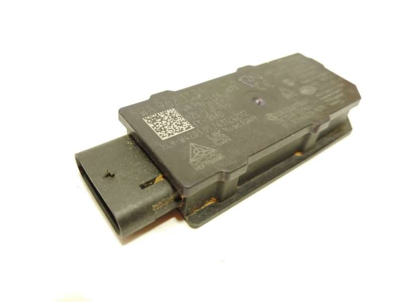 Recambio de antena para seat leon (kl1, klg) 1.0 tsi mild hybrid referencia OEM IAM 5WA962133F - Blanco