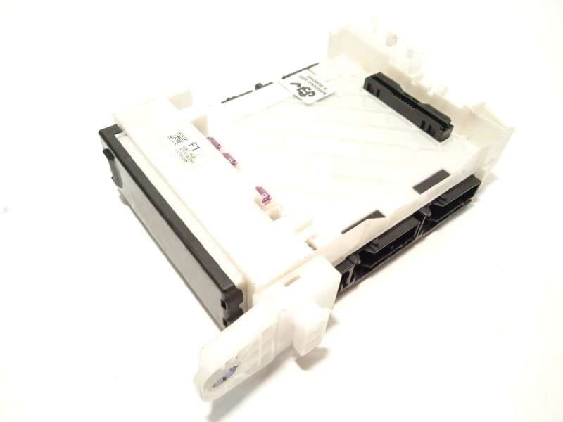 Recambio de caja reles / fusibles para toyota yaris (ksp211 1.5 referencia OEM IAM 82730K0060 - Blanco