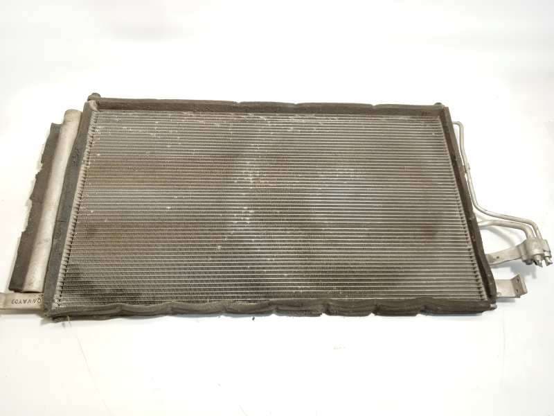 Recambio de condensador / radiador aire acondicionado para hyundai h1 travel referencia OEM IAM 976064H000 - Blanco