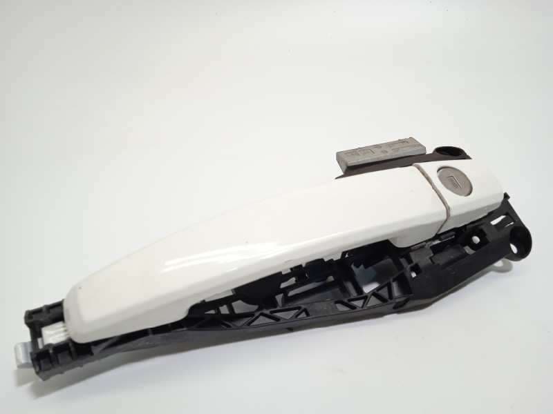 Recambio de maneta exterior delantera izquierda para chevrolet orlando 2.0 diesel cat referencia OEM IAM 92233089 - Blanco