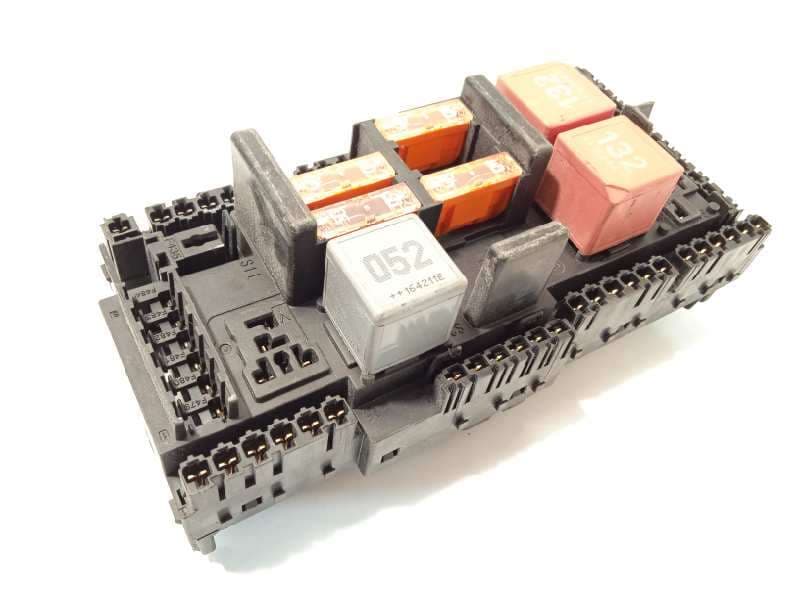 Recambio de caja reles / fusibles para mercedes-benz clase e familiar (bm 213) e 220 d (213.204) referencia OEM IAM A2139068801 - Negro