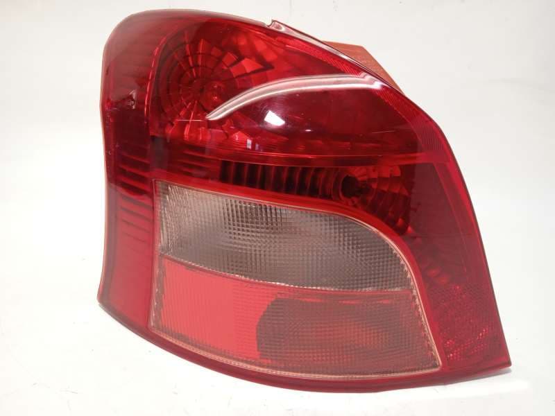 Recambio de piloto trasero izquierdo para toyota yaris (_p9_) 1.4 d-4d (nlp90_) referencia OEM IAM 815610D110 - Plata