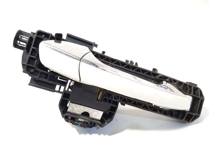Recambio de maneta exterior trasera derecha para infiniti q30 2.2d premium referencia OEM IAM 826105DM1A - Blanco