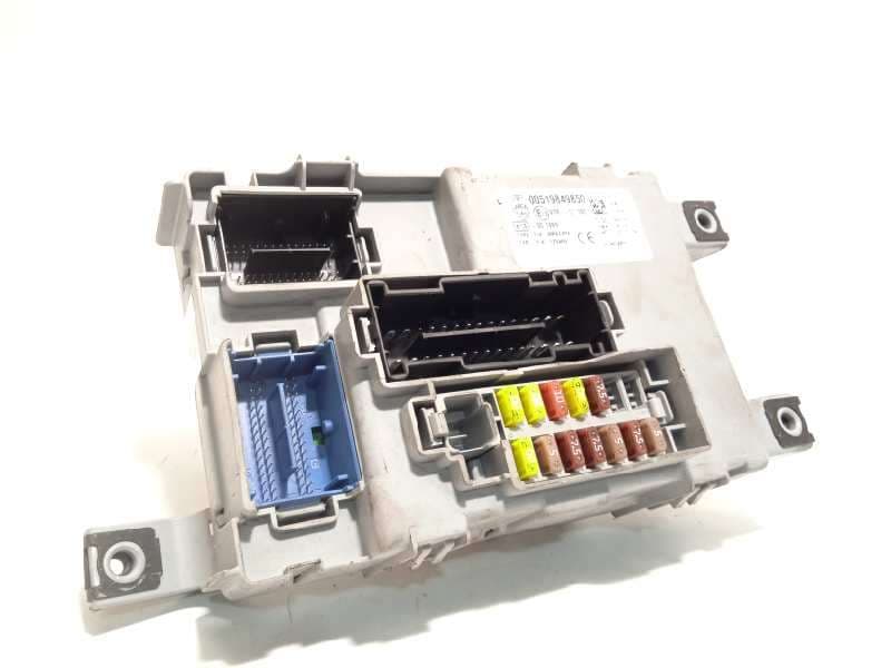 Recambio de caja reles / fusibles para lancia ypsilon (402) 1.3 jtd 16v referencia OEM IAM 00519849850 51984985 519849850 - Azul