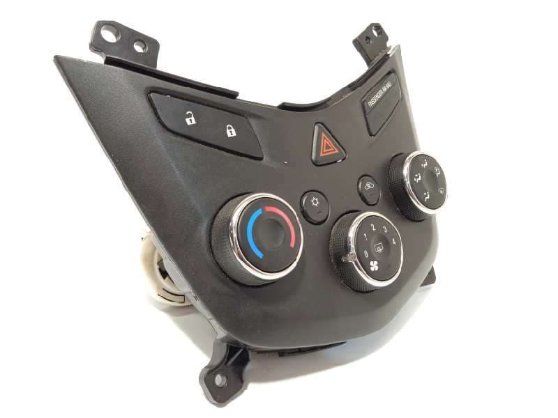 Recambio de mando calefaccion / aire acondicionado para chevrolet aveo berlina hatchback 1.2 cat referencia OEM IAM 95076683 - Blanco