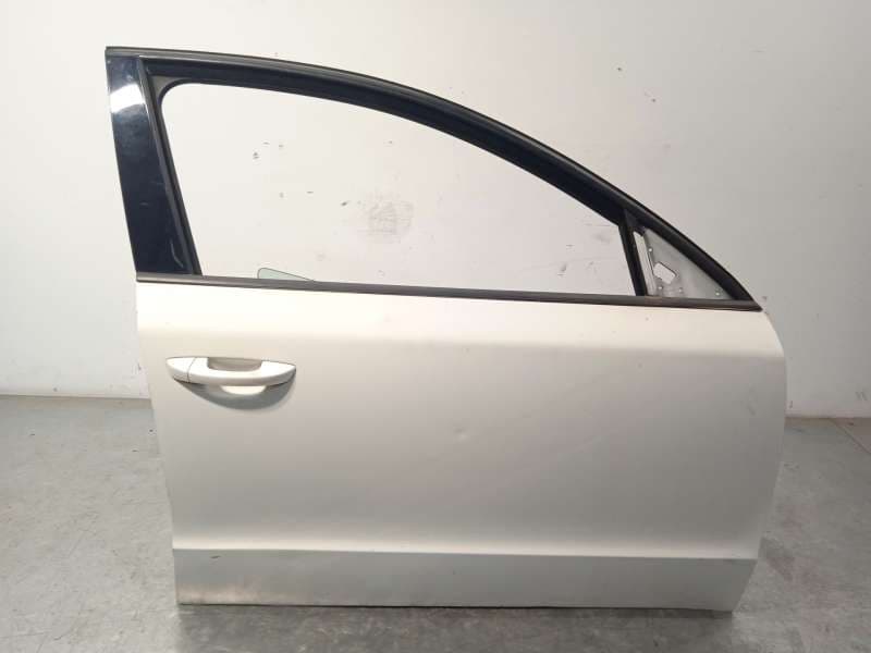 Recambio de puerta delantera derecha para skoda suberb (3t4) ambition referencia OEM IAM 3T0831056 - Blanco