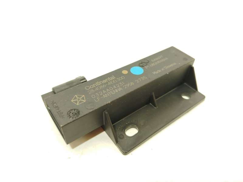 Recambio de antena para jeep renegade suv (bu, b1, bv) 2.0 crd 4x4 referencia OEM IAM 68068148AA K68068148AA 2840864100300