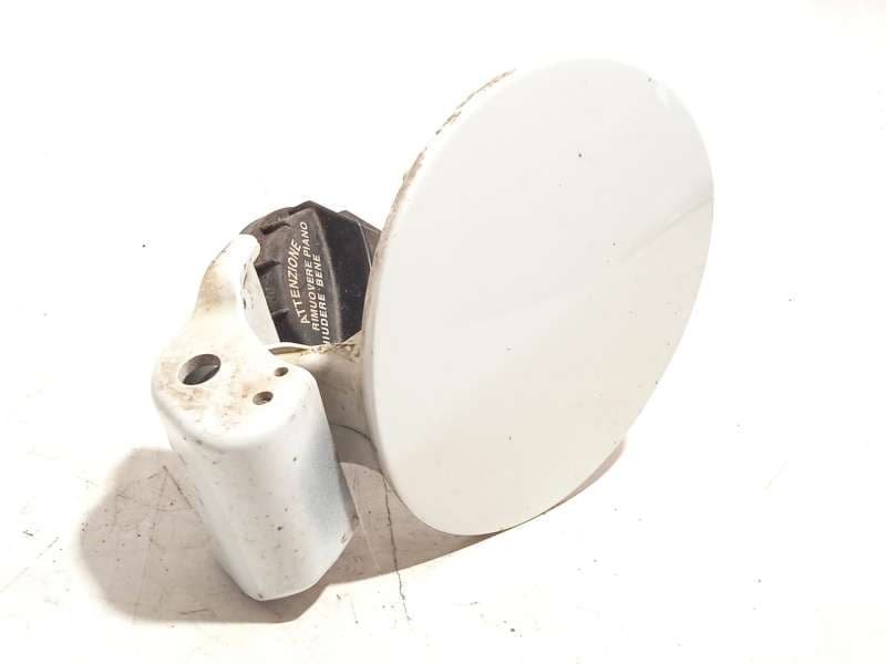Recambio de tapa exterior combustible para kia venga (yn) 1.4 cvvt referencia OEM IAM 695101P000 - Blanco