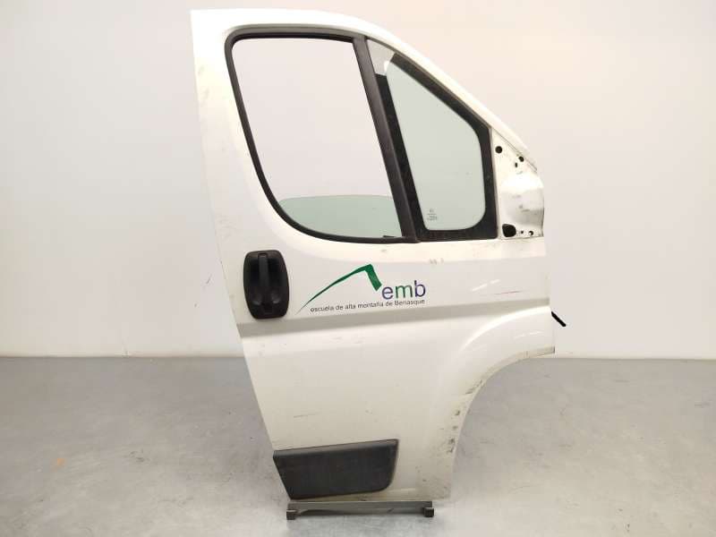 Recambio de puerta delantera derecha para peugeot boxer autobús 2.2 hdi 120 referencia OEM IAM 9004Y1 - Blanco