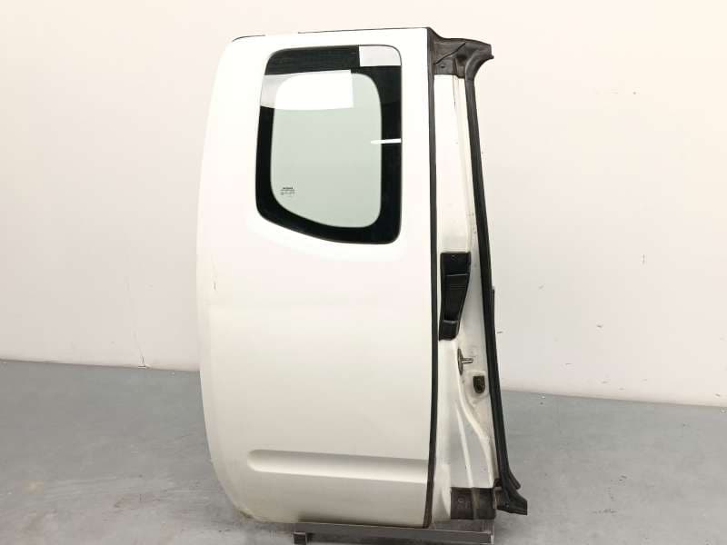 Recambio de puerta lateral corredera derecha para nissan navara np300 (d40) 2.5 dci 4wd referencia OEM IAM 82100EA831 - Blanco