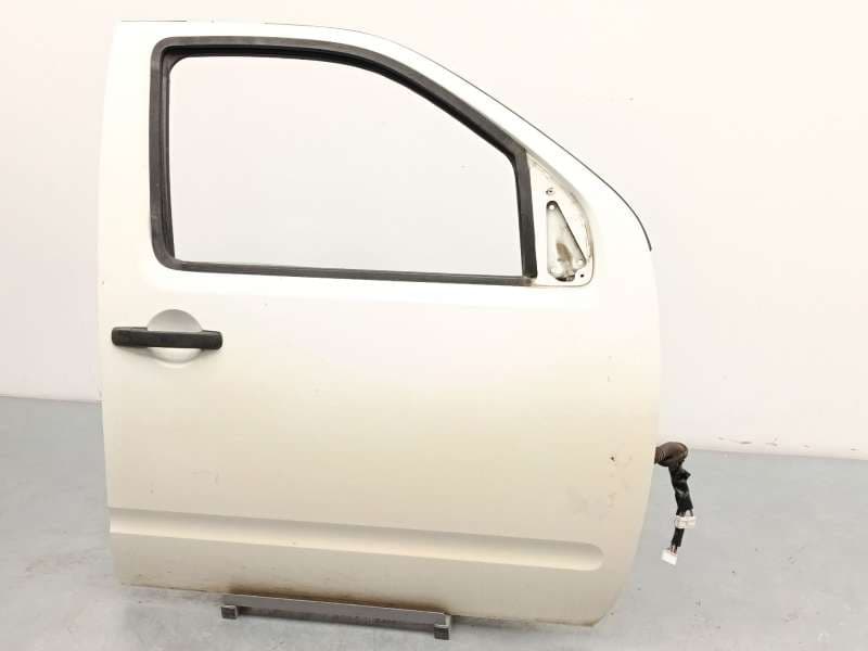 Recambio de puerta delantera derecha para nissan navara np300 (d40) 2.5 dci 4wd referencia OEM IAM 80100EB330 - Blanco